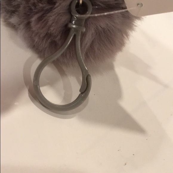 Pom Clip- NWT - ** Free with any Purchase** - Picture 4 of 8